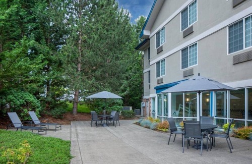 Five Oaks Maison | we offers an ideal setting for both business and leisure.