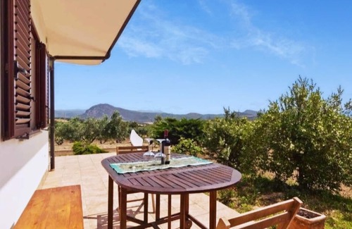 Gonnesa Villa | Villa de vacances à louer toute l'année, au vert, sur un grand terrain privé