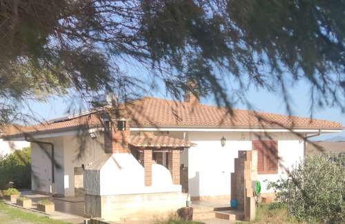 Gonnesa Villa | Villa de vacances à louer toute l'année, au vert, sur un grand terrain privé