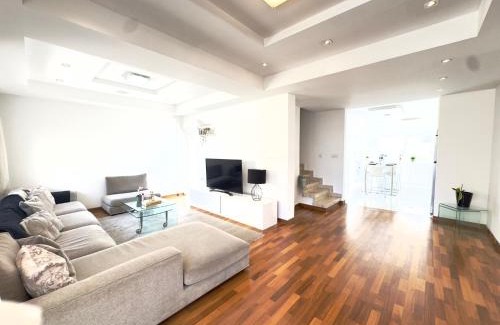 Lykabittos Appartement | Wealthystays Duplex in the Heart of Nicosia