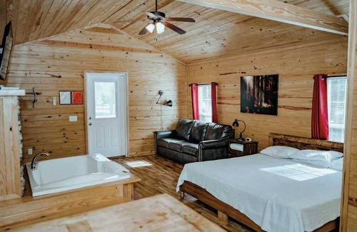 Weatherford Cabine | Weatherford Hideaway! Full Kitchen, Outdoor Pool, Near Peek-A-Boo Petting Zoo