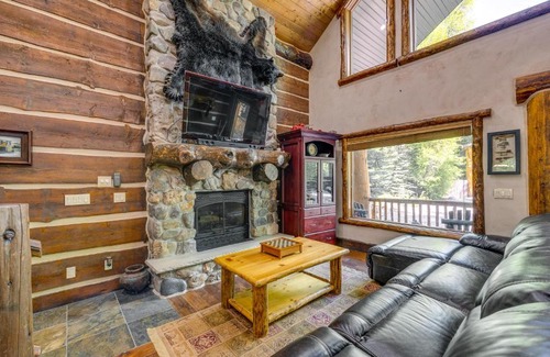 Kamas Maison | Weber River Cabin in Oakley with Private Hot Tub!