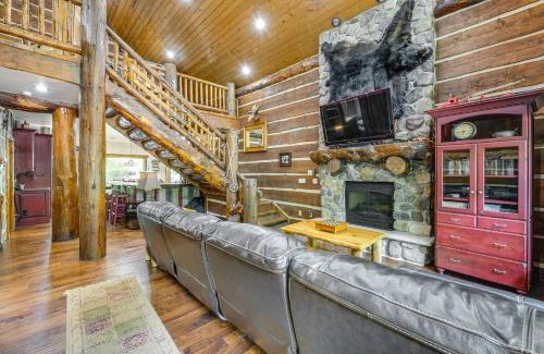 Kamas Maison | Weber River Cabin in Oakley with Private Hot Tub!