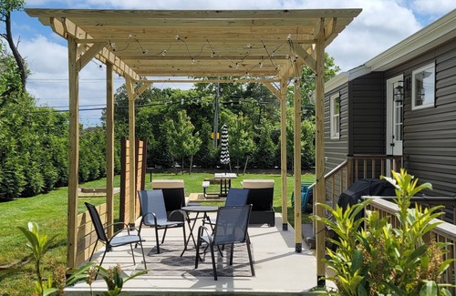 East Shoreham Maison | Weddings, Fall Festival or Getaway. This Is the House!
