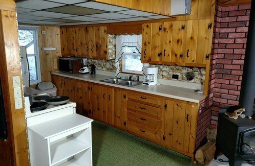 Oakland Cottage | Weekly discounts avail. Get away from it all on the start of The Belgrade Lakes