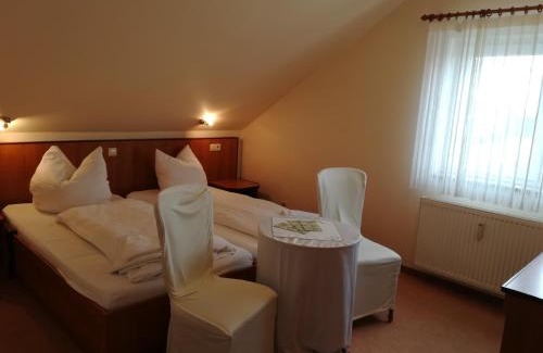 Diera-Zehren Maison | Weinbau & Pension "8Zeilen"