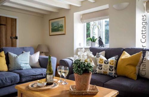 Bourton Maison | Weir Cottage
