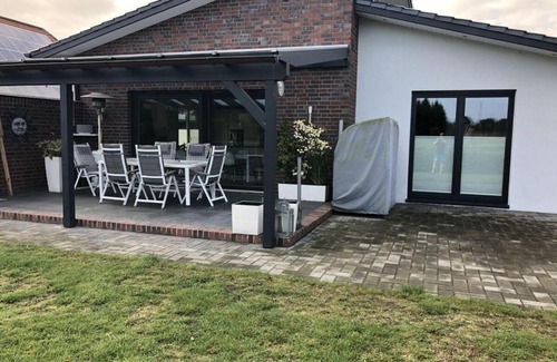 Zetel Maison | Weitblick-mit-Kind-und-Hund