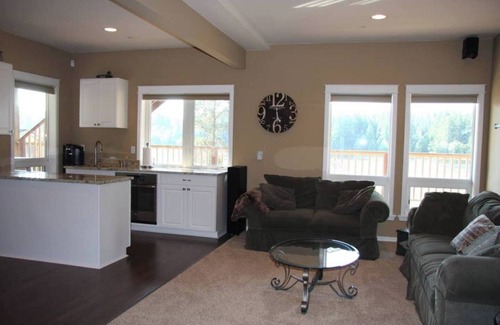 Eatonville Maison | Propriété au bord du lac! Dock privé! Près du mont. Parc animalier Rainier et NW Trek