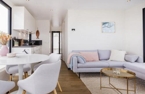 Offingawier Maison | Welcome in - Houseboat Agua Dolce met tuin, Paviljoenwei 4, Sneek - Offingawier