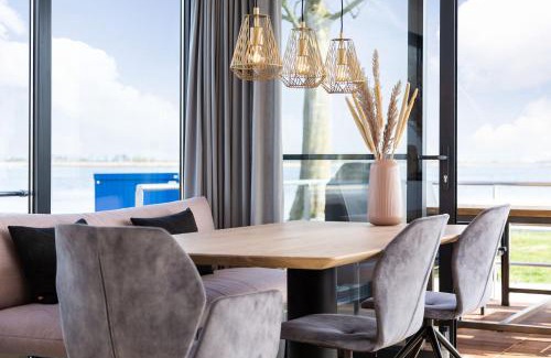 Offingawier Appartement | Welcome in - Houseboat 'de Valreep' met tuin - Sneek - Offingawier