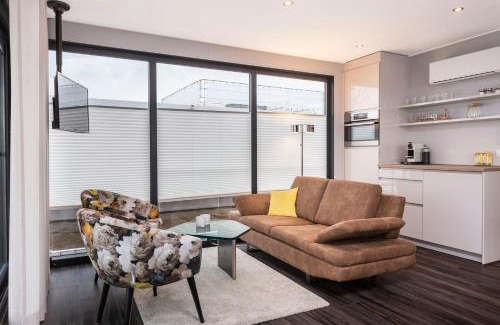 Offingawier Maison | Welcome in - Houseboat 'Elysium' met eigen aanlegsteiger Sneek - Offingawier