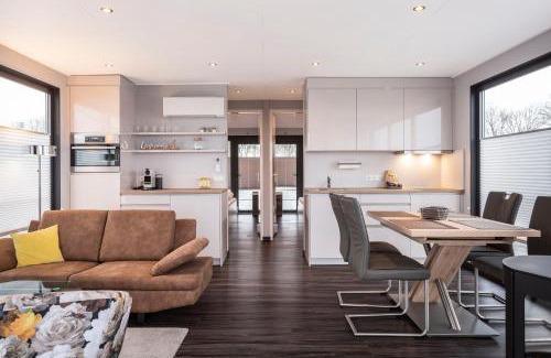 Offingawier Maison | Welcome in - Houseboat 'Elysium' met eigen aanlegsteiger Sneek - Offingawier
