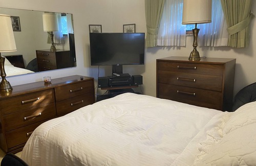 Natrona Lit Et Petit-Déjeuner | Welcome to a haven of comfort and serenity for nature lovers! Right off route 28