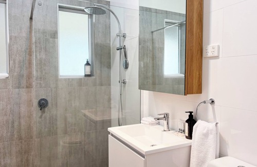 Turvey Park Appartement | Welcome to 'Best Wagga Accommodation': Cheerful 3 bedroom home.