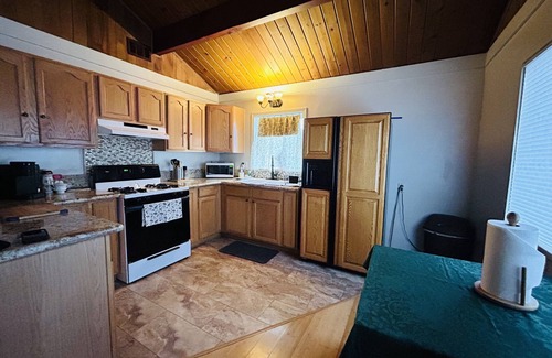 Crestline Cabine | Welcome to BunnyBear Cabin, your mountain getaway!