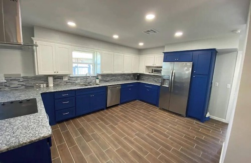 Oklahoma City Maison | Welcome to Camelot! This home is in a quiet neighborhood close to OKC activity.