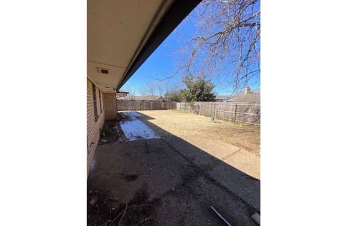 Oklahoma City Maison | Welcome to Camelot! This home is in a quiet neighborhood close to OKC activity.