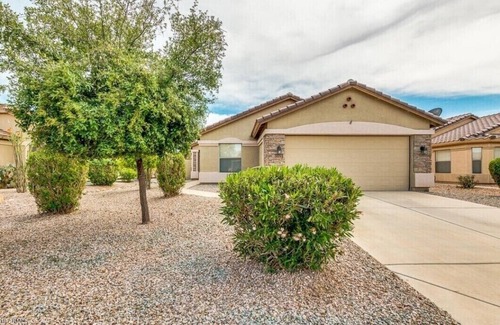 Maricopa Maison | Welcome to Desert Paradise - Enjoy the Southern Facing Patio and Heated Pool!