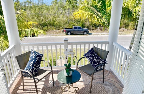Coral Harbour Maison | Welcome to Eleven! Beautiful 2 Bedroom Unit Near Airport & Beach