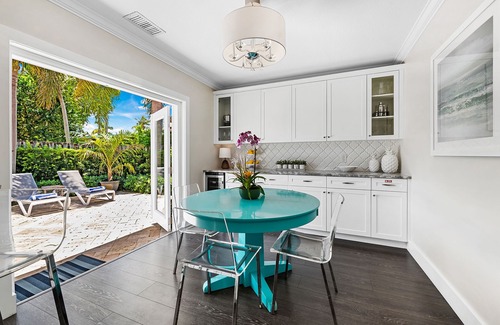 South Corals Maison | Welcome to Happy Daze, A Centrally Located Tropical Pool Home!!!