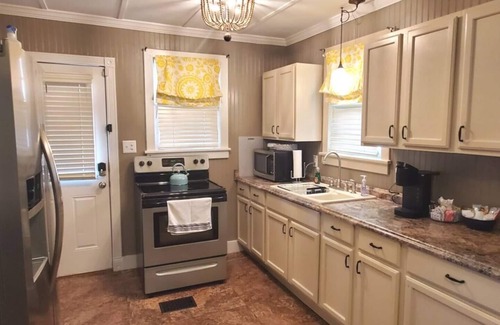 Columbus Maison | Hilltop Cottage Summa