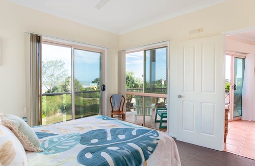 Farnborough Maison | Welcome to Hinz On The Beach