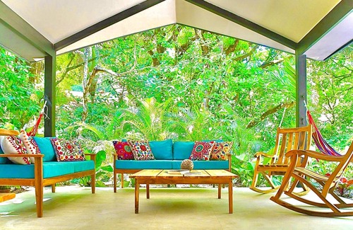 Samara Maison | Welcome to Jingle Jangle Jungle - steps to town and 3 incredible beaches