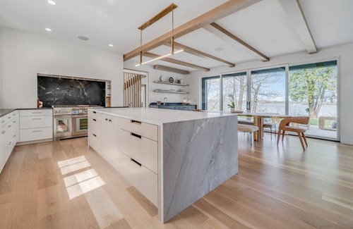 Excelsior Cabine | Welcome to LakeHus - Luxury Urban Lake Home on coveted Lake Minnewashta