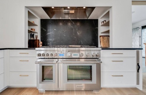 Excelsior Cabine | Welcome to LakeHus - Luxury Urban Lake Home on coveted Lake Minnewashta