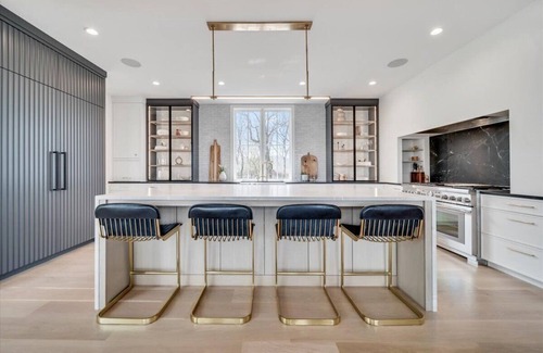 Excelsior Cabine | Welcome to LakeHus - Luxury Urban Lake Home on coveted Lake Minnewashta