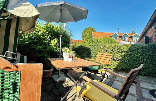 Altharlingersiel Appartement | Welcome to Lütt Kostall - your cozy retreat in the dreamlike Gulfhof