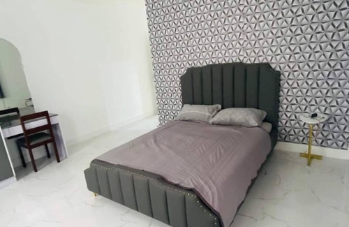 Angeles City Villa | Welcome to Marianne's Private pool Villa in the center of everything