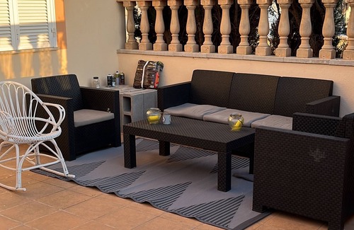 Badia Gran Lit Et Petit-Déjeuner | "Welcome to Mikytom's Casita, your ideal vacation retreat.