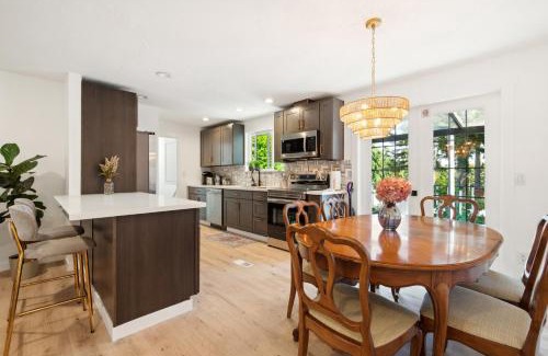 Burien Maison | Welcome to Modern Bright Home!