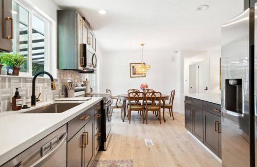 Burien Maison | Welcome to Modern Bright Home!