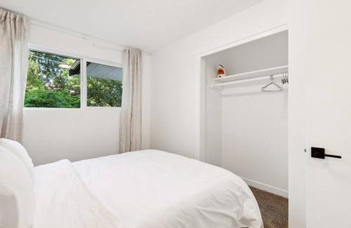 Burien Maison | Welcome to Modern Bright Home!