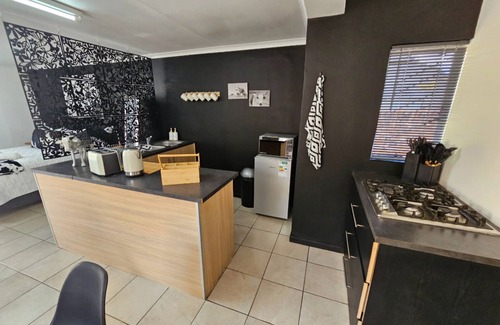 Kimberley Cottage | "Welcome to Moo Manor – Your Tranquil Getaway Near the Heart of Adventure!"