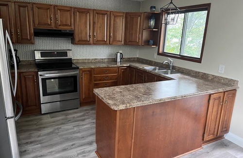 Greater Napanee Cottage | Welcome to our lakefront vacation rental!