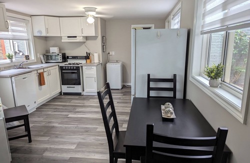 Grimsby Appartement | Welcome to our Cozy Gateway Getaway!