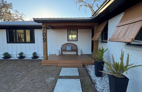 Lake Park Maison | Welcome to our home! Lakefront Living, Where Beautiful Sunsets are unforgettable