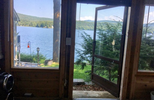 New Durham Maison | Welcome to our Lakehouse-nestled just steps away from pristine Merrymeeting Lake