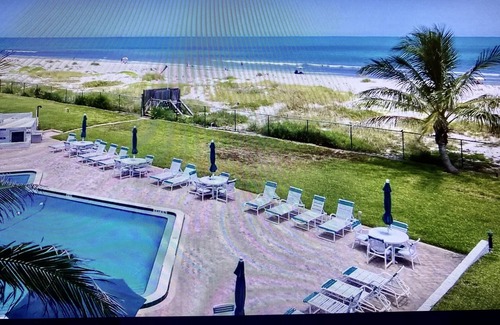 Crescent Beach Copropriété | Welcome to Paradise. Amazing ocean front view from your own private deck.