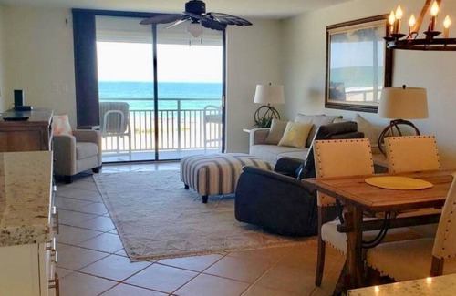 Crescent Beach Copropriété | Welcome to Paradise. Amazing ocean front view from your own private deck.
