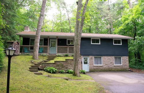 Grand Bend Cottage | Welcome to Shoreline Beach Cottage – Your Peaceful Retreat by the Lake