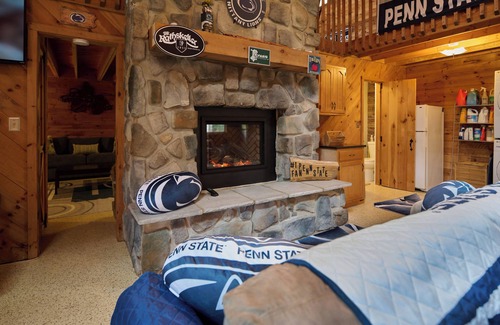 Bellefonte Cabine | Welcome to Taylor’s Woods: A Penn State-Themed Retreat!