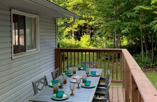 Tweed Cottage | welcome to the Barefoot Bungalow with lake views