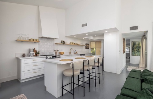 Temecula Maison | Welcome to The Buzze – Stylish 2BR/2BA Stay in Prime Murrieta Location!
