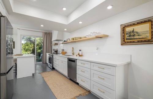 Temecula Maison | Welcome to The Buzze – Stylish 2BR/2BA Stay in Prime Murrieta Location!