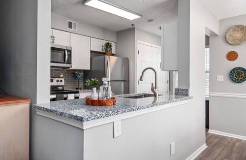Sycamore Ridge Appartement | Welcome to The Conservatory, your dream home away from home in Atlanta.